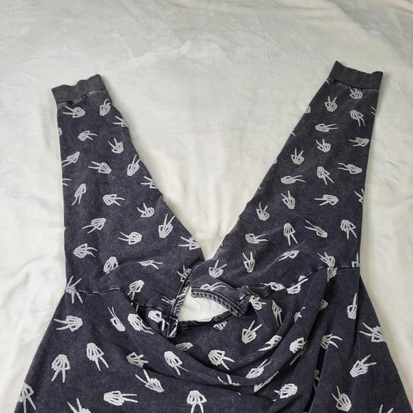 Torrid Lovesick Peace Skeleton Off Shoulder Tunic Sweatshirt Size 3 - Picture 10 of 11